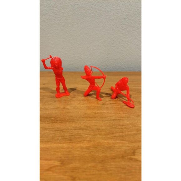 Cowboys and Indians Plastic set of 9 Yellow Red Green 3" Tall - Picture 2 of 5